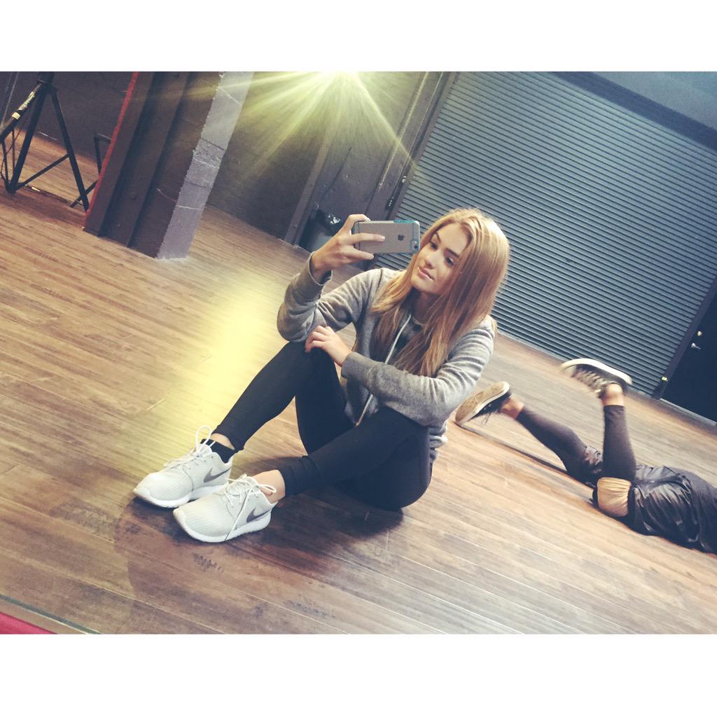 150598Ray's tweet photo. Que sutil manera de conocer a alguien... http://t.co/tg8NHB25c3