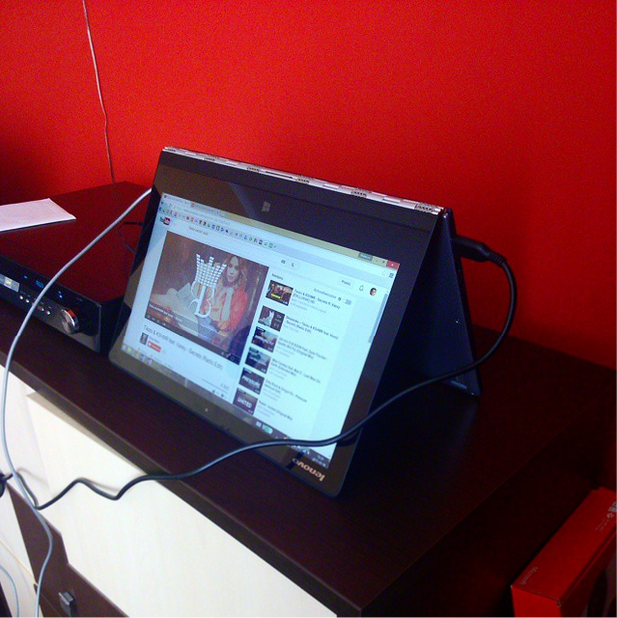 LenovoANZ's tweet photo. Use the #Yoga3Pro touchscreen in #TentMode for browsing YouTube. Photo: Insta/mateuszbudzen http://t.co/Ea6shRqKcv http://t.co/sUVJlaYM8l