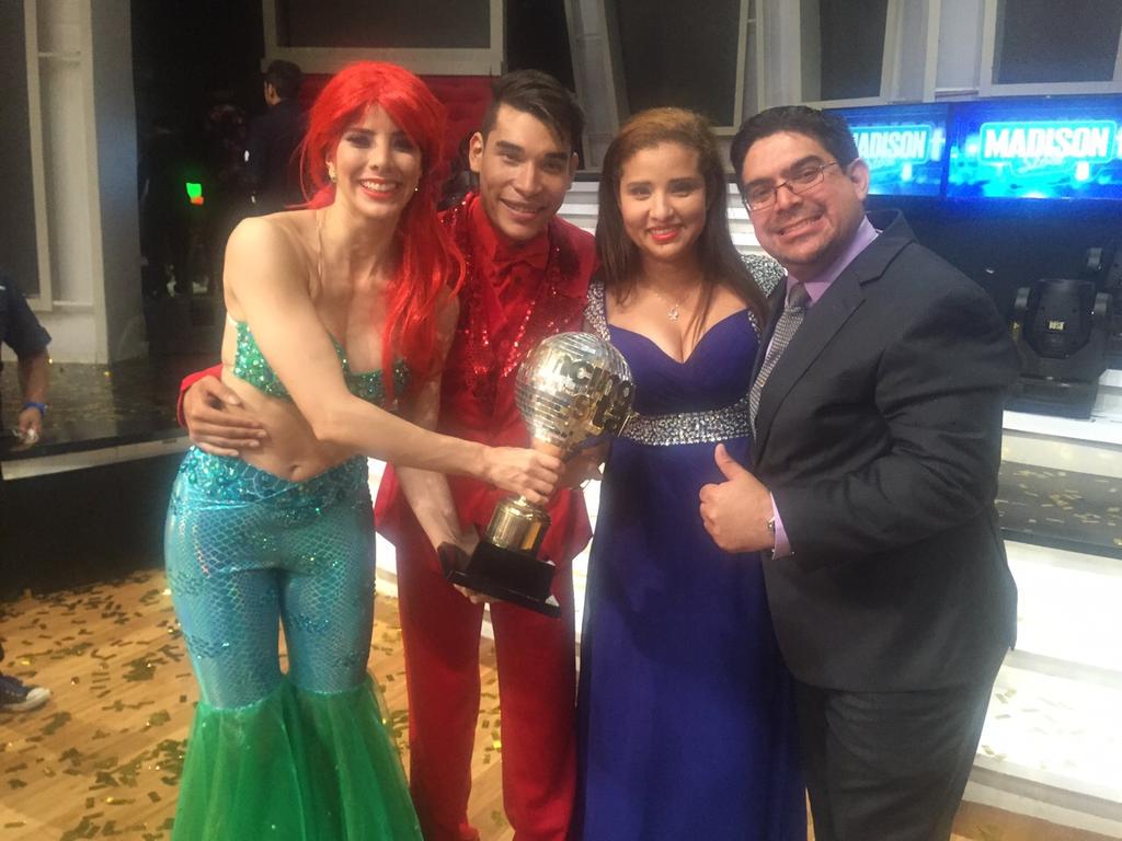 KarenBuitragoM's tweet photo. La mejor #DancingTVN apoyandolos hasta el final. http://t.co/5V8jcZOikd
