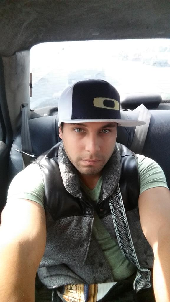 jonatanrojas_v's tweet photo. URBAN LOOK...😆☝ http://t.co/sMyFSmR4Ee