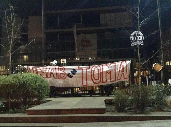 JaviSantelicesG's tweet photo. #UNABENTOMA #RT LOS ESTUDIANTES NECESITAN SER ESCUCHADOS ! #UNIVERSIDADANDRESBELLO #DERECHO @MiguelArce_ http://t.co/3k7fxdZZiO