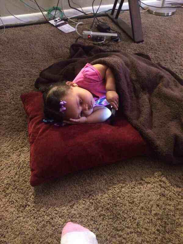 ShairinganTK's tweet photo. Waiting for a text back from Bae like http://t.co/QDuNnEmAZU