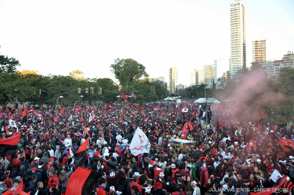 NewellsGloria's tweet photo. A 2 años del ultimo titulo de un equipo del interior, si Newells Old Boys... #N013 #Campeon2013 #Newells http://t.co/BwGxIUUoCy