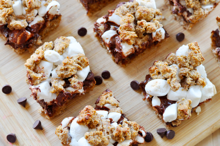 findingvegan's tweet photo. Campfire optional. Vegan S’mores Cookie Bars http://t.co/Kly1dX0yUj by @vegan_kitchen http://t.co/7IlafcfTaH