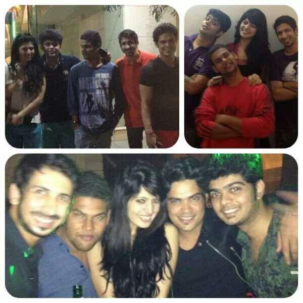 family_charmar's tweet photo. #CharMar @angelcharlie8 @kunwar_amar16 with @priyesh03 @Nishchalsharma5 @amitpacino_king .. #OldPic http://t.co/HJEgt47wme