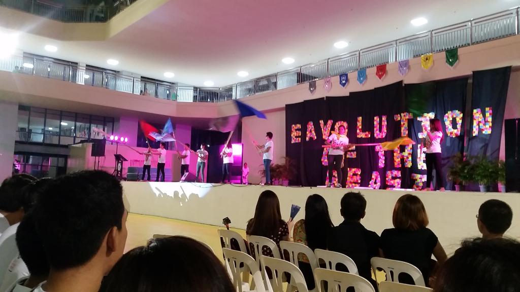 Dosheeeee's tweet photo. Happening rn. #eavolution 👊👊 http://t.co/SLaBd8P6TQ
