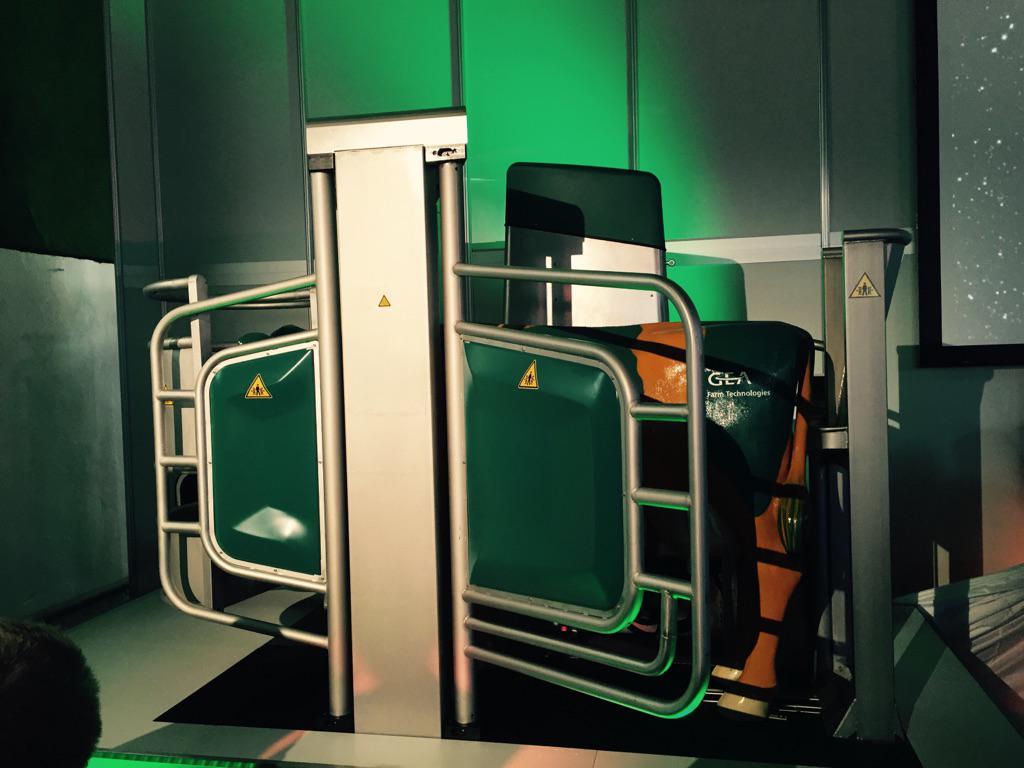 Elite_Melker's tweet image. #GEA bringt neuen #Melkroboter: Einboxenanlage Monobox; Technikmodule (Ansetzarm) aus #DairyProQ Baukasten entnommen