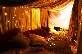 XWingsofIceX's tweet image. Eva laid underneath the huge tent she made in her living room, next to @LiaisonEmerson with a small smile on her lips