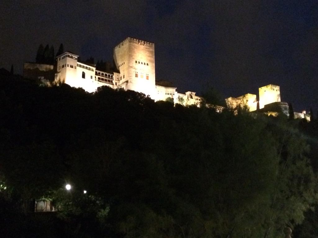 mfgranaina's tweet photo. Granada no es solo un botellón! Pensamiento positivo!! No te atasques! Mándanos una foto bonica de Graná!! #mf http://t.co/fMBAGEyV65
