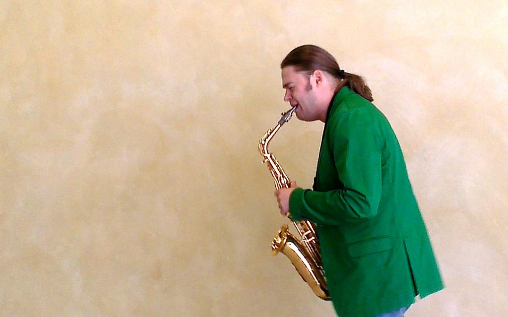 exAspArk's tweet image. .@alexpetrov_rb играет на #DevConf_ru