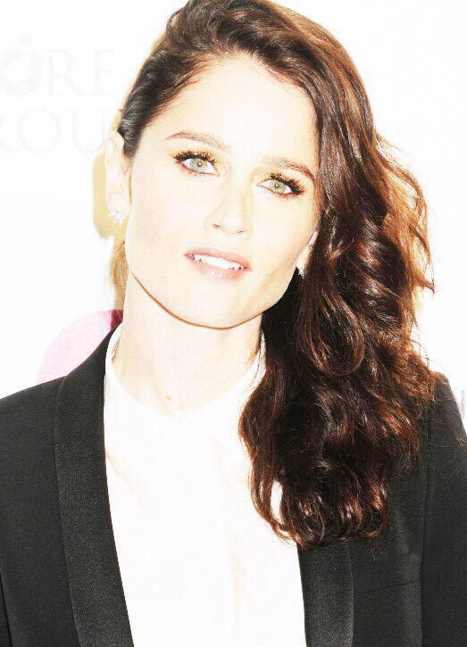 Happy birthday Robin Tunney     
