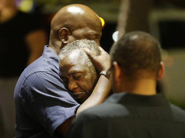 Independent's tweet photo. "Black killers are 'terrorists' or 'thugs'. Why are white shooters 'mentally ill'?" http://t.co/II7jGBQJZ4 http://t.co/Go6iFRKnes