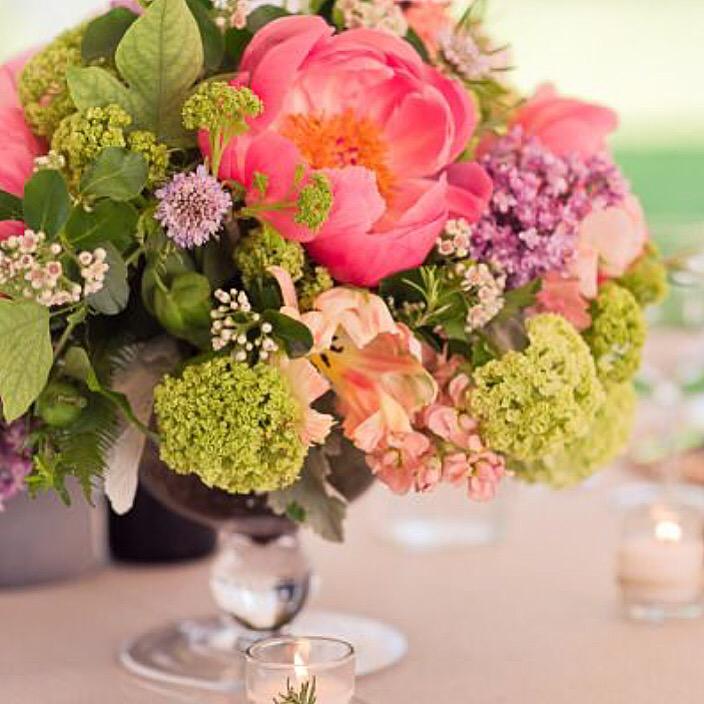 MyWeddinCorner's tweet photo. Summer is here! This arrangement is perfect for a wedding. #summer #flower #love #engaged http://t.co/bJ8tijvRXT