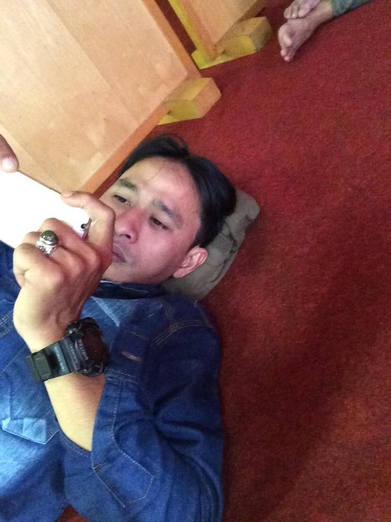 broadbandholic's tweet photo. rebahan mz http://t.co/l9J0UT4qOo