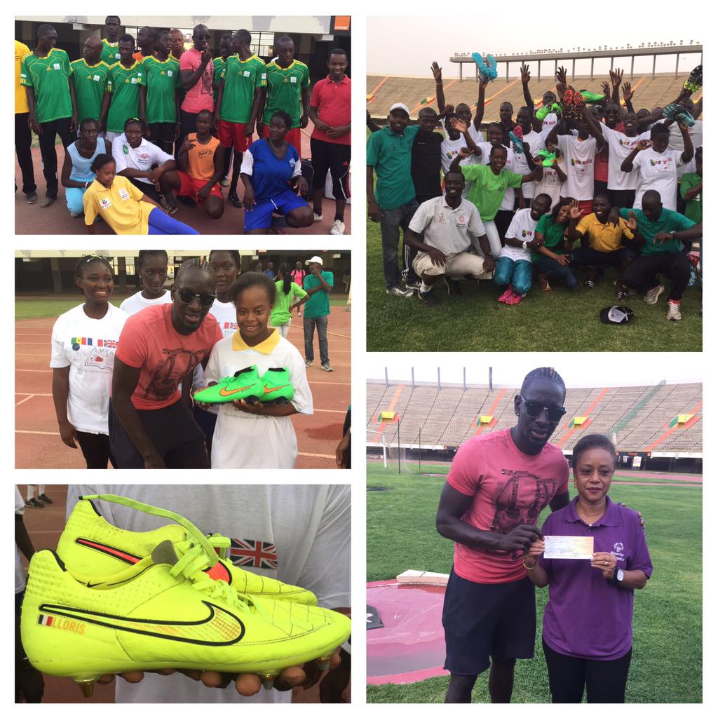 amsaknet's tweet photo. Soutien matériel et financier pour l'association. Un immense plaisir de voir le sourire de tous ces jeunes !! #AMSAK http://t.co/uKNWQSrQcS