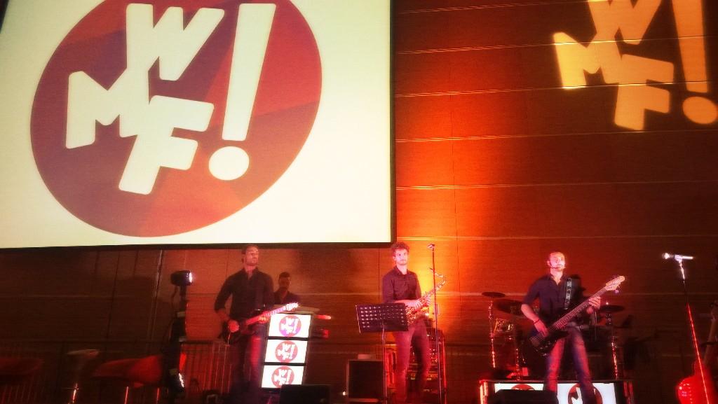 simonederi's tweet photo. #wmf15 iniziamo già con un bel groove! @ilfestival @cosmanolombardo http://t.co/eIcWpRALRF