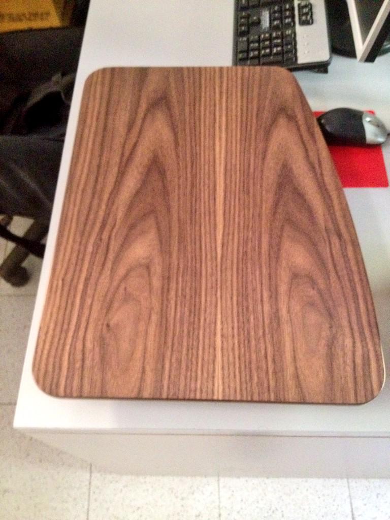 jormmadesign's tweet photo. Sobre de #mesa auxiliar con cierto estilo :) #nogal #design #furniture #SantCugat #cnc #FelizViernes http://t.co/csWkkDYSdt