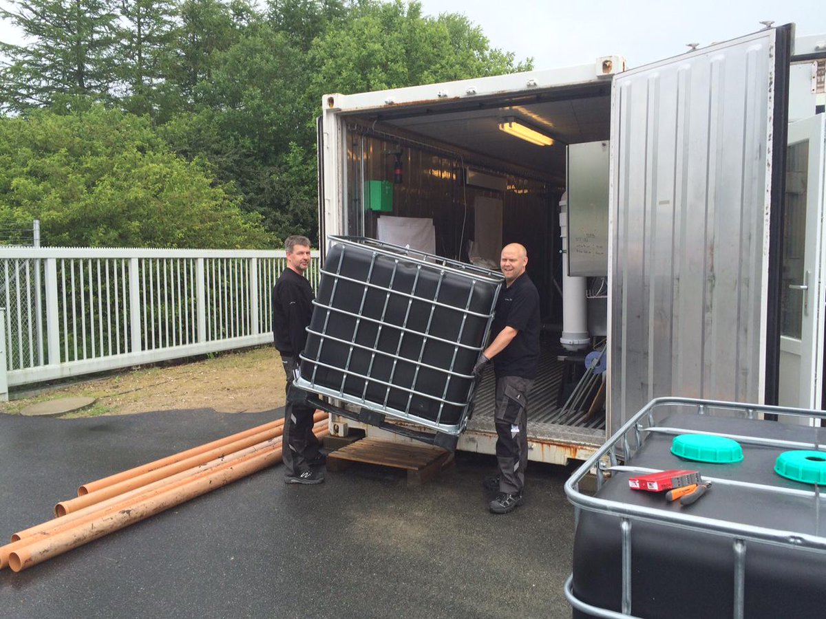 PDJF_dk's tweet image. Mads og hans folk er i gang med at pakke til #RF15 så du kan bade i #genbrugsvand cc @CBSCSR @orangefeeling