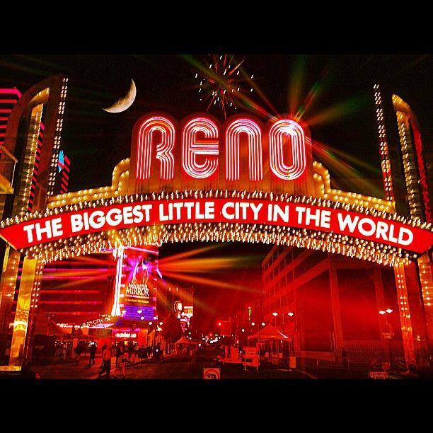 Heatherlynn1394's tweet photo. #biggestlittlecity #Reno http://t.co/fsbVqc7dZl