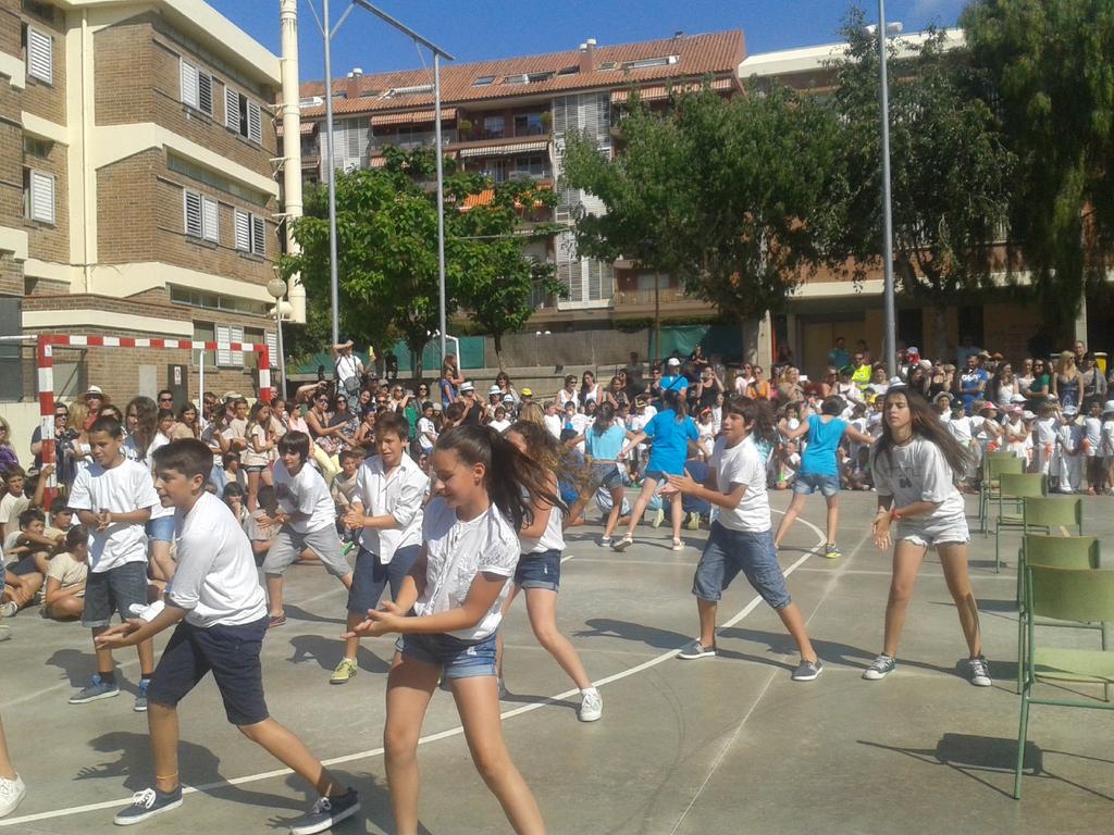 ampaeps's tweet photo. 6è  en plena actuació http://t.co/WdwLqggRuV