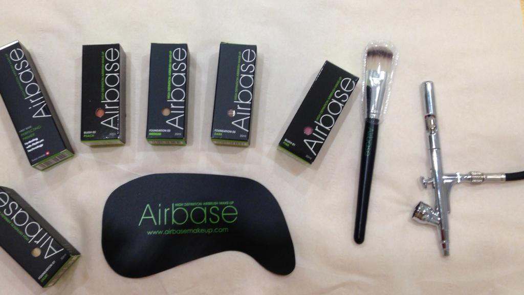 QueensOfBeauty1's tweet photo. Now stocked up on the Airbase make-up #proms #weddings #occasions💋 http://t.co/6QE5ECgI35