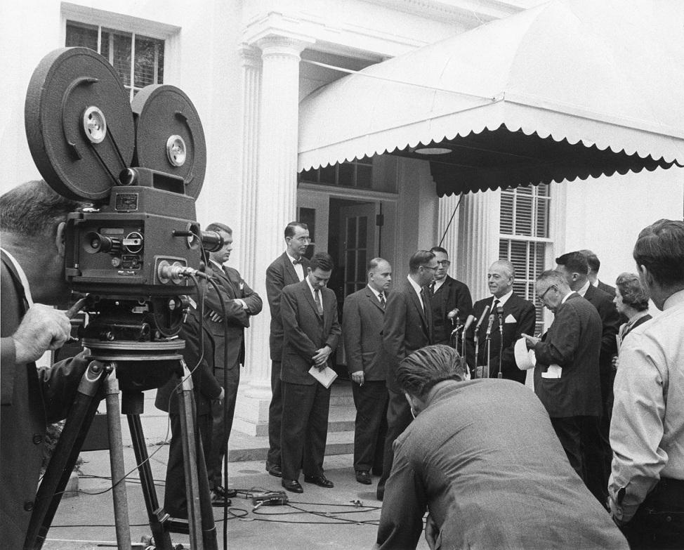 #FlashbackFriday to 1963: @Europarl_EN Pres. Gaetano Martino with @WhiteHouse correspondents after meeting #JFKennedy
