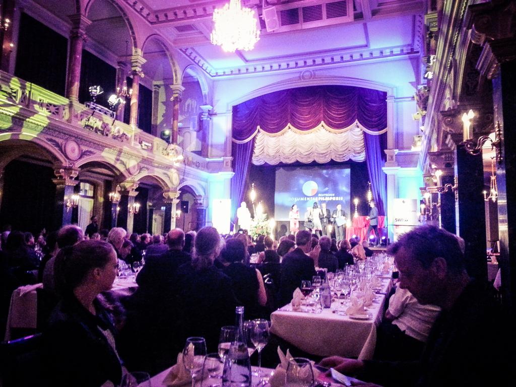 Dokfilminfo's tweet photo. Song from the forest gewann gestern abend den dt Dokumentarfilmpreis! Herzlichen Glückwunsch #Dokville @songftforest http://t.co/k4zhfzJhV6