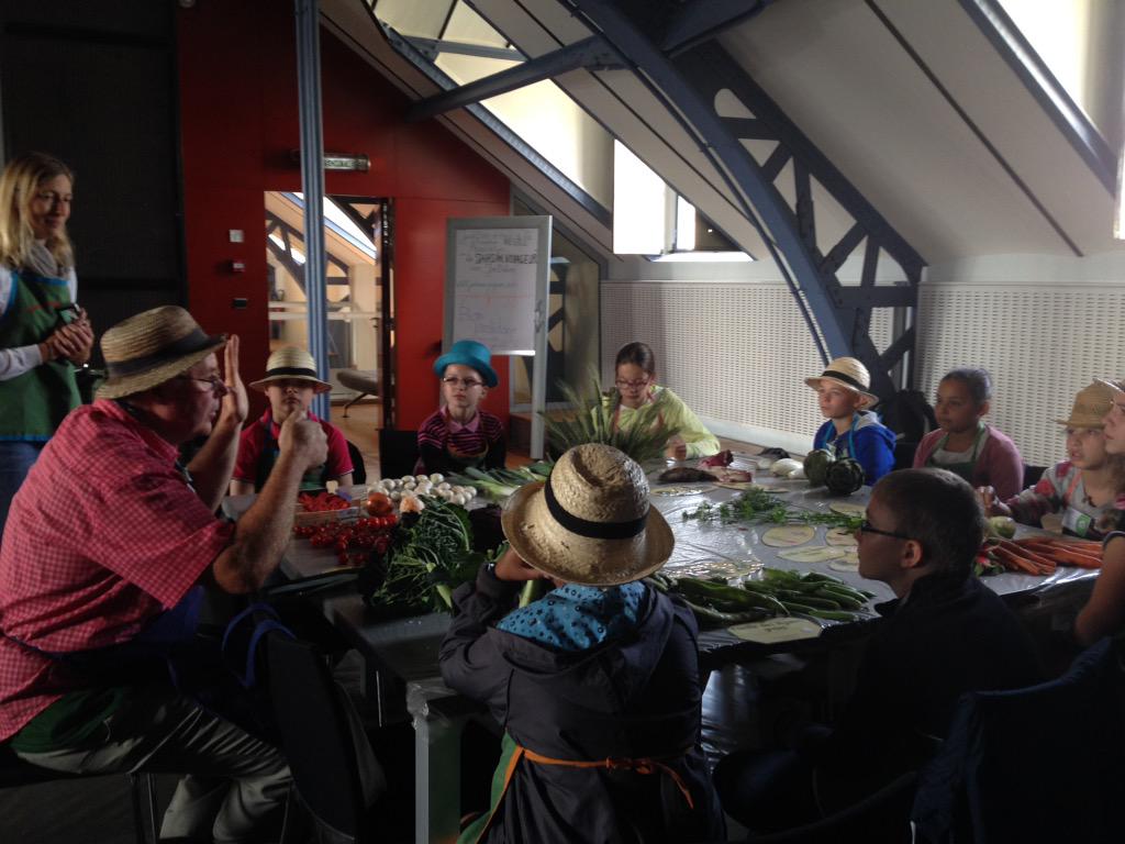 Fond_Nestle_Fr's tweet photo. Les ateliers ont commencé, au programme : #nutrition, goût, légumes, #hydratation, activité sportive,.. #LEAT2015 http://t.co/xVKYK9aYcS
