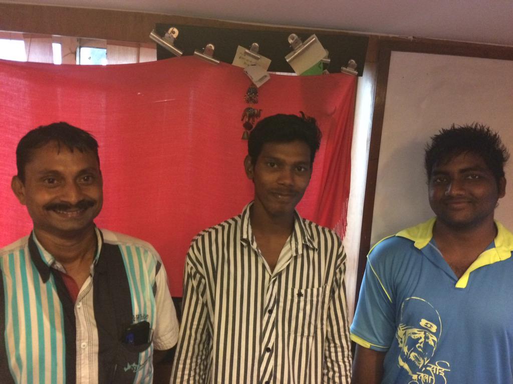 LetsGetLunchin's tweet photo. Sum of R #BraveHeart who delvrd #Lunch OnTime 2day #MumbaiRains #NonStopMumbai #LetsGetLunchin http://t.co/y1pV3SYrha http://t.co/T9H54CCcNT