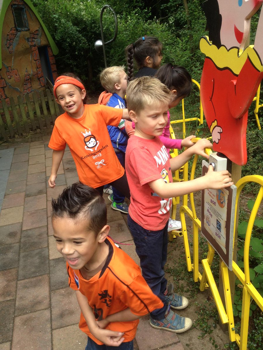 Wat is het leuk hier! En gelukkig droog! #schoolreis #kleuters