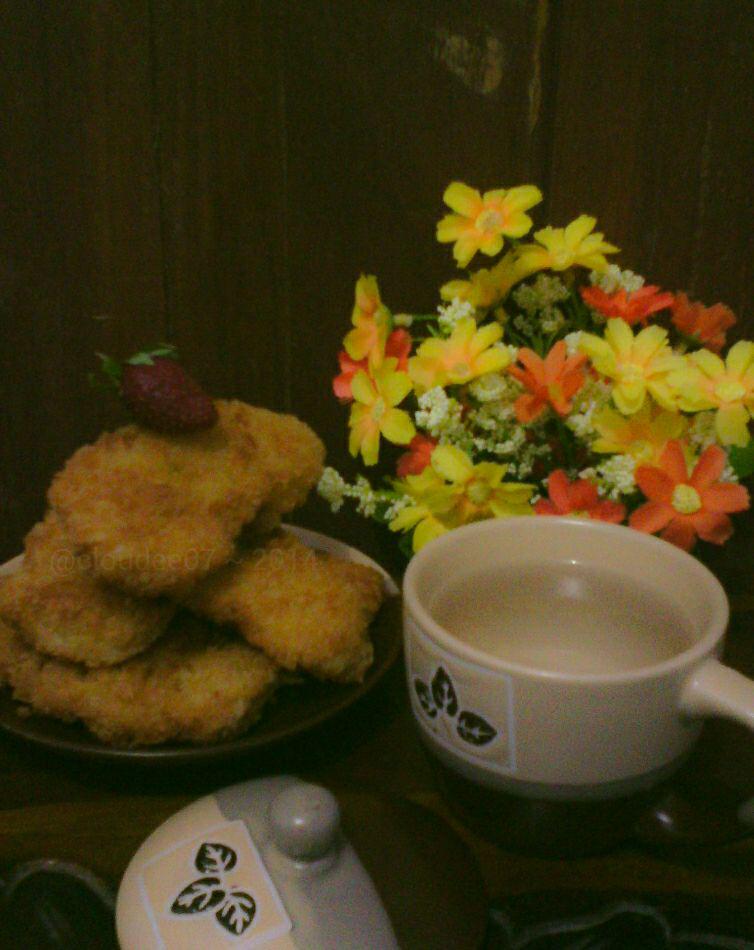 cloudee07's tweet image. Pisang goreng crispy buatan sendiri.. karena manis, enak, kriuukkk.. :) @Warung_Blogger @TomyamKelapa #KURMA