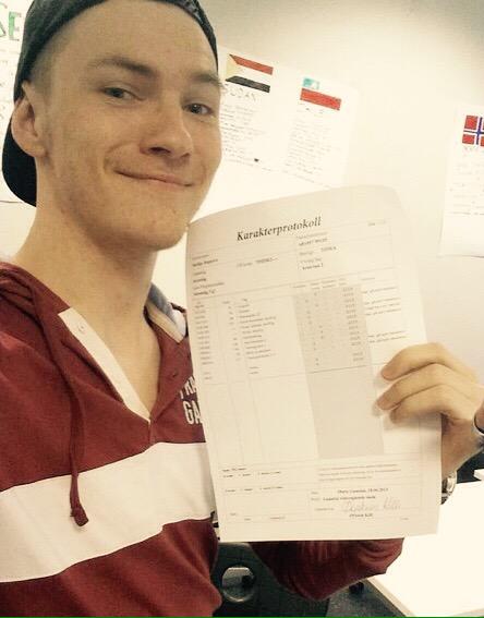 YFULatvia's tweet photo. Šodien pēdējā skolas diena Norvēģijā! @YFULatvia apmaiņas skolnieks @HardijsRogacevs ar savu skolas liecību.Sveicam! http://t.co/r5vR1iPjwV