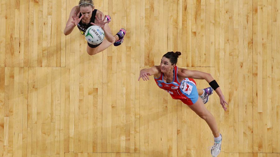 10NewsAU's tweet photo. East coast "#netbrawl": http://t.co/5OoWqYczoh @NSWSwifts @TheFirebirds http://t.co/mi7nbm5P8k