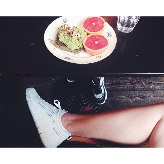 Clean eating in our clean new sneaks. #partofmyworld #Ecco http://t.co/VB3EyuYL7Y http://t.co/zzlw6a<a href="/tag/partofmyworld"class="tags">#partofmyworld</a><a href="/tag/ecco"class="tags"><span>#ecco</span></a>