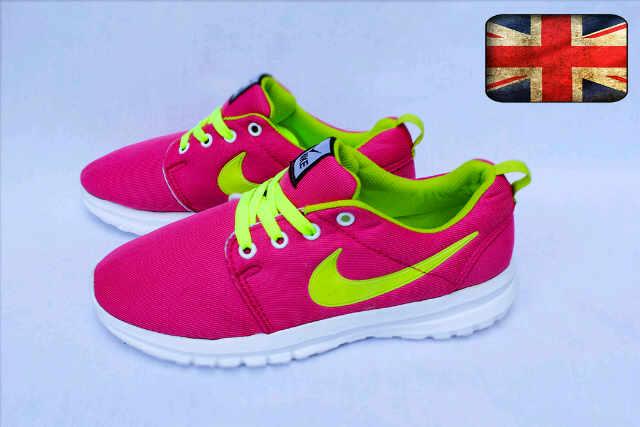 flexibleshoes's tweet image. Nike Roshe Run Women Made in Vietnam, size 37 - 40 Rp.200.000 (Belum termasuk ongkir)