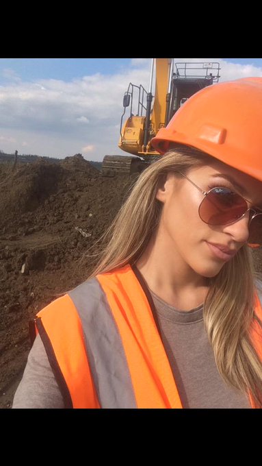 Anyone want me to come at take a ride on their digger? I'Il work for you! #jcb http://t.co/WSZLo94zU<a href="/tag/jcb"class="tags"><span>#jcb</span></a>