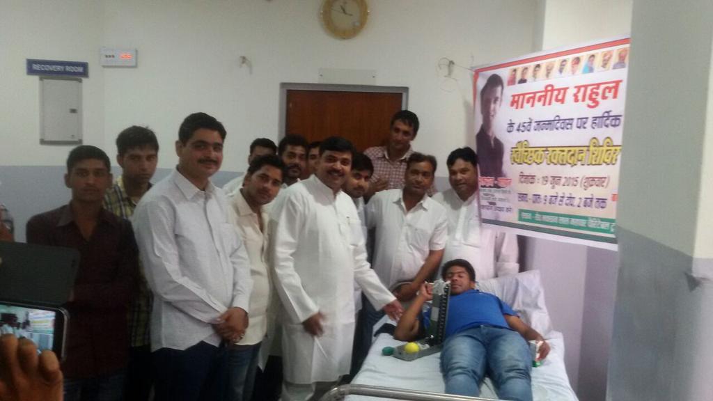tikaramjully's tweet photo. Happy birthday Rahul ji http://t.co/JtzmOnKHF7