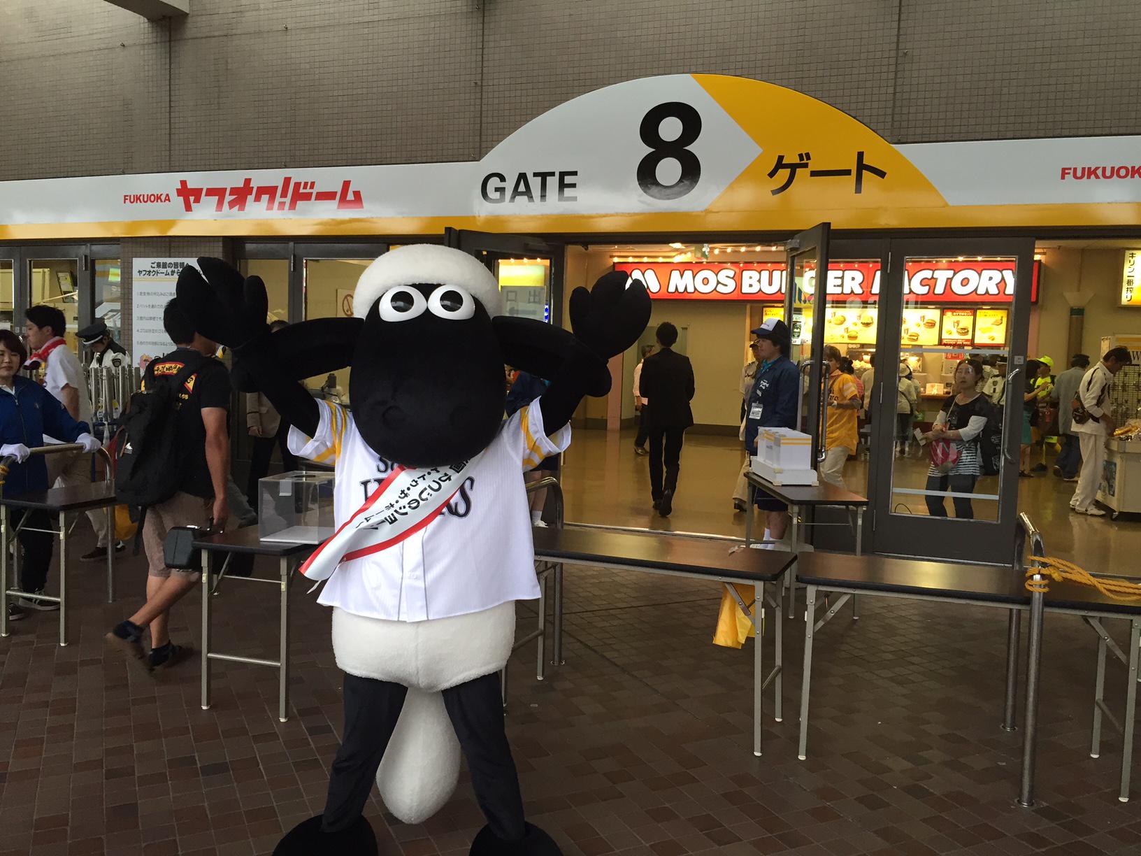 ひつじのショーン 公式 イベント ショーンが福岡ソフトバンクホークスとのスペシャルタイアップで ヤフオクドームに参戦中 ソフトバンクホークスとのコラボグッズも販売しています 明日も明後日も球場に遊びに来るので 福岡のみなさん 是非会い