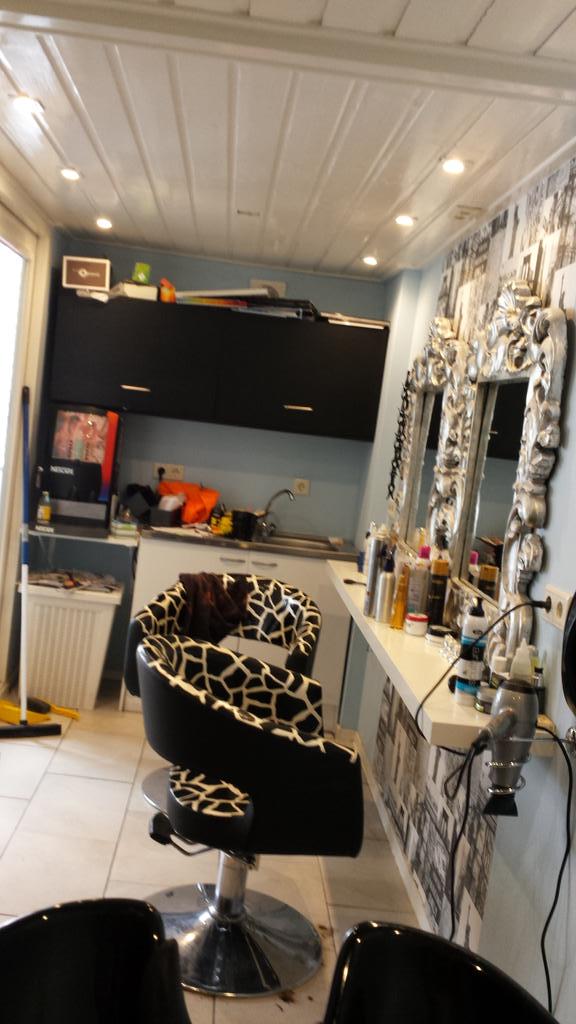 ultra_led's tweet photo. Wij feliciteren kapsalon kaphair met de installatie van nieuwe led-spots. De 5W led-spots vervangen de 50w halogeen http://t.co/HMSm5l6FHs