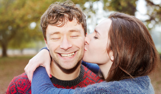 HuffPostUKLife's tweet photo. Pucker up folks! It's #NationalKissingDay http://t.co/mTr8ldGf5k http://t.co/r1EdztsDRl