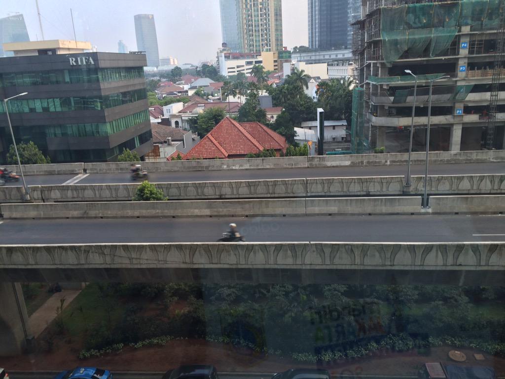 RadioElshinta's tweet image. 17.11: RT @kendivhy: Banyak Pemotor lewat JLNT Casablanca, apa sudah di perbolehkan?