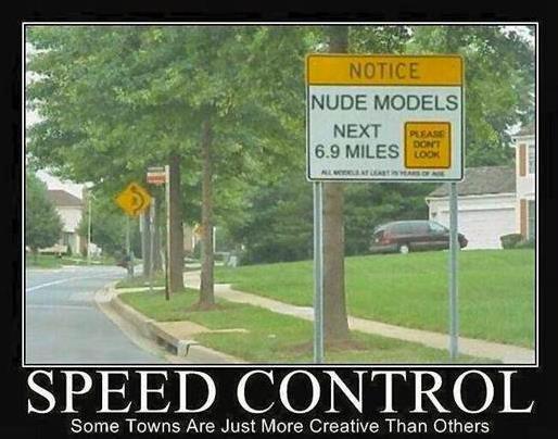 Omdenken's tweet photo. Naakte modellen! Niet kijken hoor! En al helemaal niet langzamer gaan rijden… http://t.co/8I3iVLeeHc