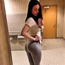 MilfBabes's tweet photo. Who all loves bog butts http://t.co/Y8tCmp7HNA