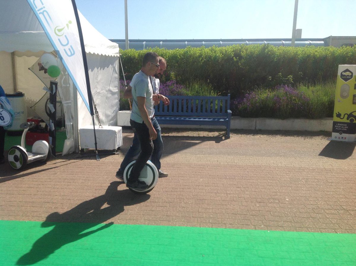 Venez tester dès demain 9h le mono cycle électrique <a href="/ecoriderscom/">Eco-Riders</a>. <a href="/SalonEDD/">ElectricDrive</a>