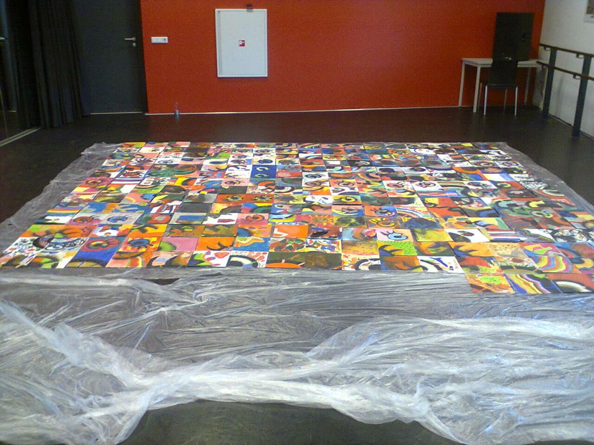 amazingcolors1's tweet photo. Groepen 3 scholen Sint-Oedenrode hebben gewerkt aan Amzing Colours Art &amp; genoten van theater @Curiosorooi @MIKtweetie http://t.co/FdQfkcJDJh