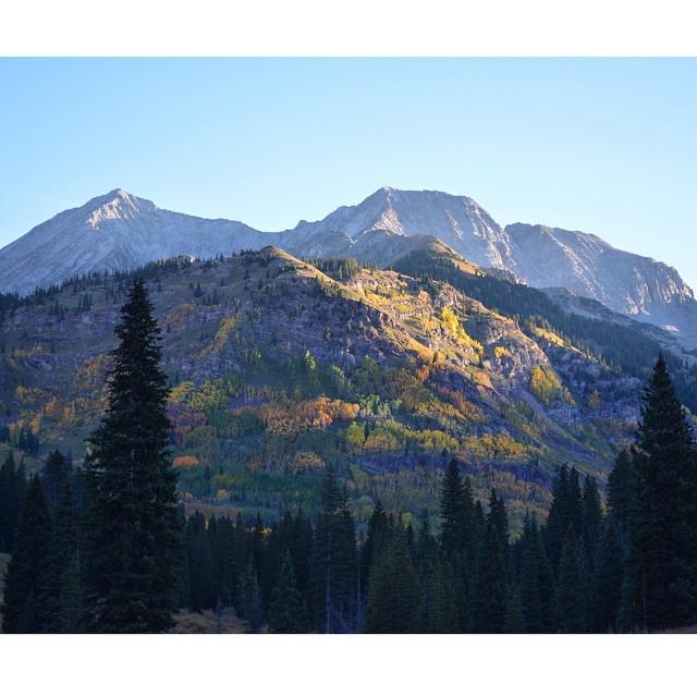 Photo from @kbisic Snowmass Mountain at first light. 🌲☀️🗻 #snowmassmountain #snowmass #col… bit.ly/1GmYFF8