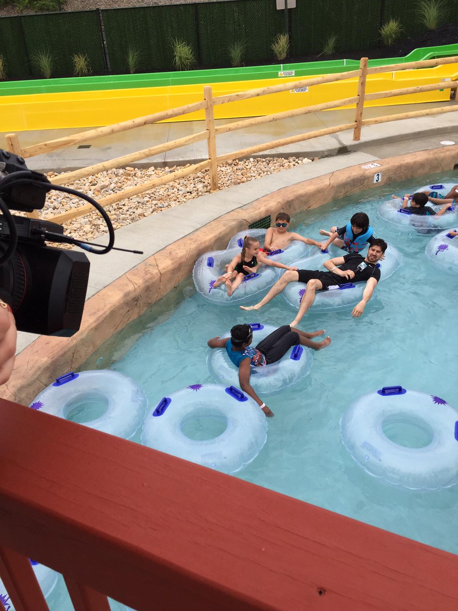newyorklivetv's tweet photo. Coming up: @ben_aaron makes a splash as he checks out #FunplexFEC #Splashplex! Tune in @ 12:30! http://t.co/MmLq4oV928