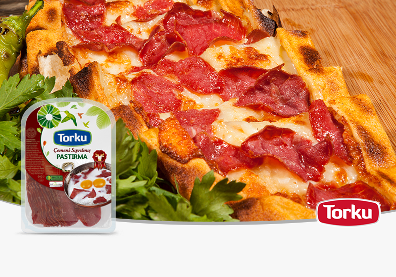 Sıcacık bir pide üstelik #TorkuPastırma’lı! Sizce de güzel olmaz mı? #Doğalolarakbizden
