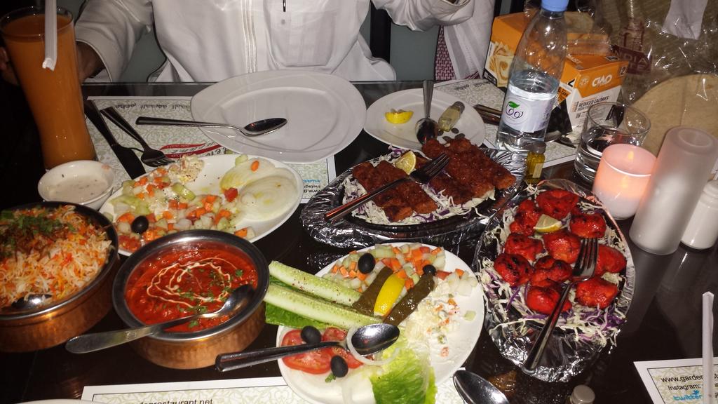 CiaoCarb's tweet photo. Dinner in Riyadh with #ProtoToast Tomato and a huge variety of different meats and vegetables http://t.co/KEdXKJiH3e