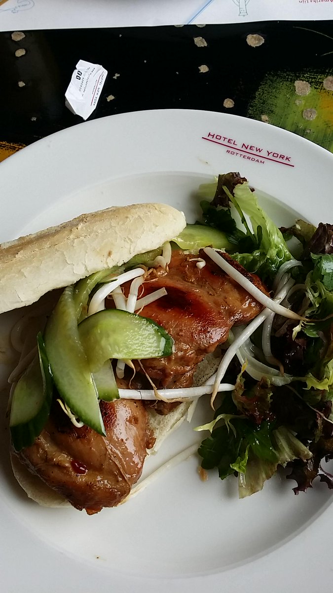 HelenAncker's tweet image. Tijdens een zakenlunch een samenwerking afgesproken met @lamperdesign die mijn klanten gaat helpen met websites.